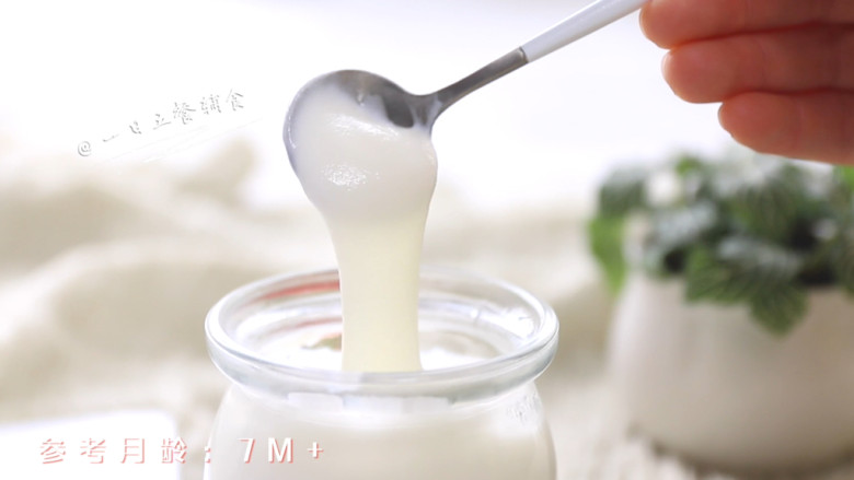 自制酸奶,不管做出来多稠，酸奶都是越搅拌越稀。