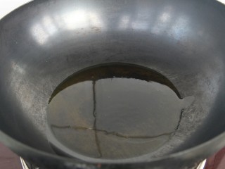 花生米拌黄瓜,另起锅，热油