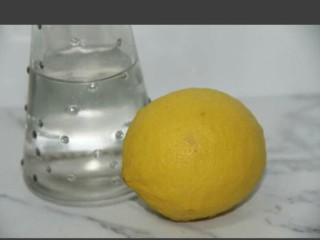 山楂柠檬汁,准备一个柠檬