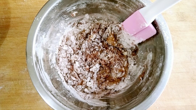 无黄油的酥脆饼干――一只平底锅就能做的烘焙,用硅胶铲搅拌成絮状。（原味的也用同样方法搅拌）