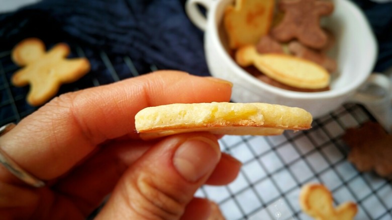 无黄油的酥脆饼干――一只平底锅就能做的烘焙,咬一口，香酥解馋。
