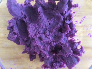 美味健康紫薯发糕,压成泥