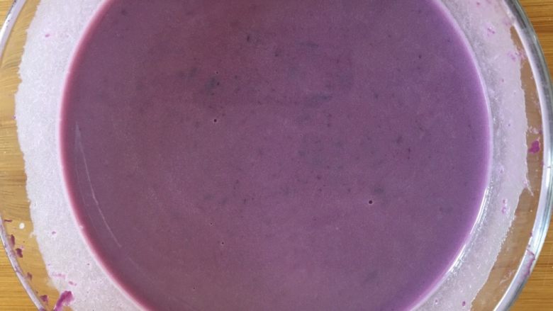 美味健康紫薯发糕,搅拌均匀
