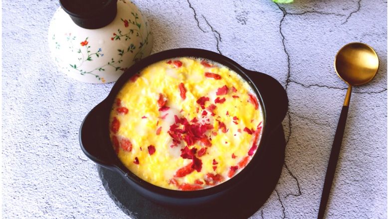 早餐系列之玫瑰花鸡蛋酒酿汤圆,拍个成品图