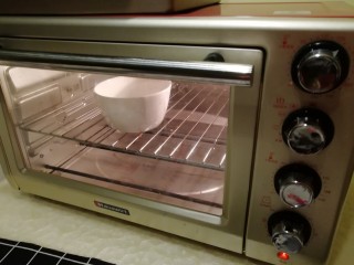 超级简单的核桃巧克力土司,烤箱120℃，5分钟，融化
