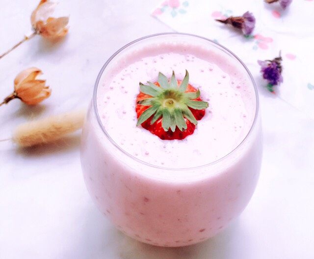 粉红佳人～草莓牛奶西米露,也可以用草莓装饰
