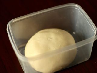 甜甜圈,整理面团，密封放在约28度环境下发酵