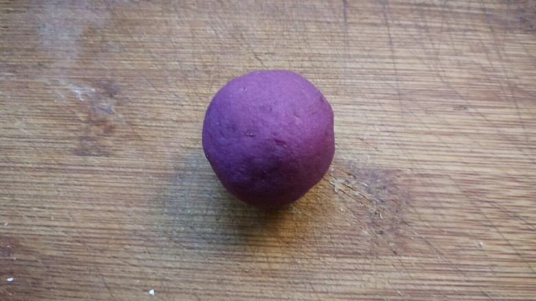 紫薯椰球（馋嘴）,取很少一部分搓成圆球