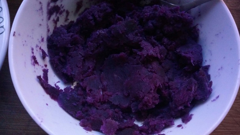 紫薯椰球（馋嘴）,碾压成泥