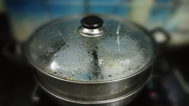 豆浆布丁,冷水上锅，上汽后，转中火蒸10分钟左右