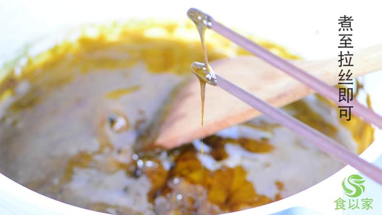 金银花薄荷润喉糖,煮至能挂在筷子上拉丝即可。