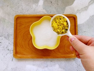 『宝宝辅食6➕』蛋黄米糊,蛋黄泥倒入米糊中