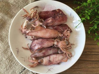 家常菜 爆炒咸海兔,这种海兔微咸半干的