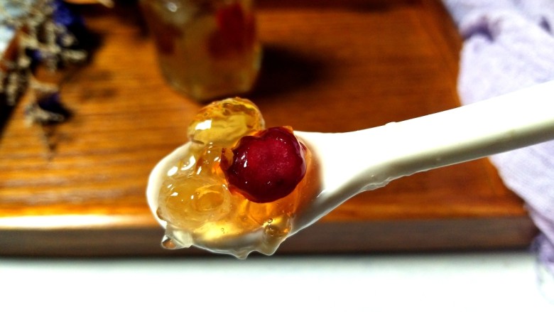 美颜羹,一碗晶莹剔透补充胶原蛋白的植物燕窝做好了，太美味了！让你补足满满的胶原蛋白。