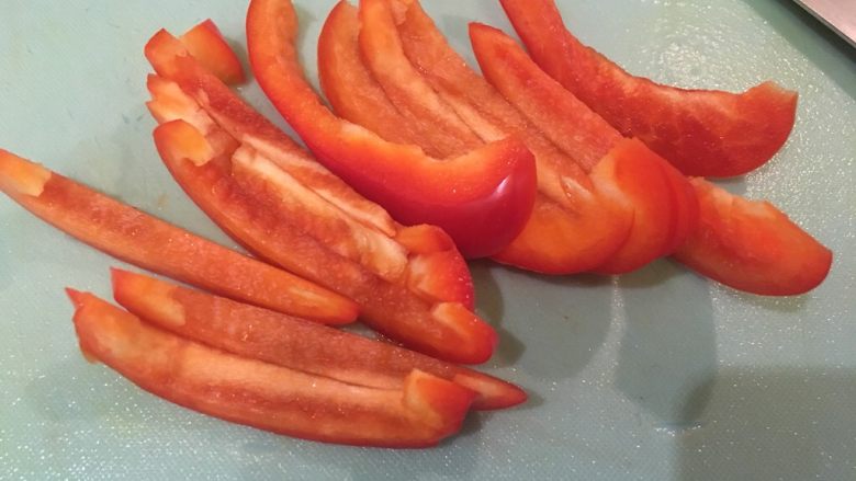 普罗旺斯风味番茄烩大虾,先切丝