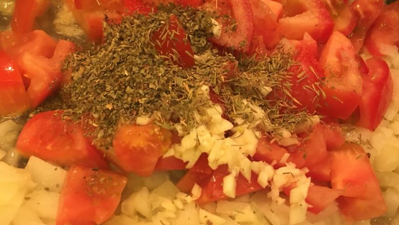 普罗旺斯风味番茄烩大虾,再加罗勒，拌炒均匀