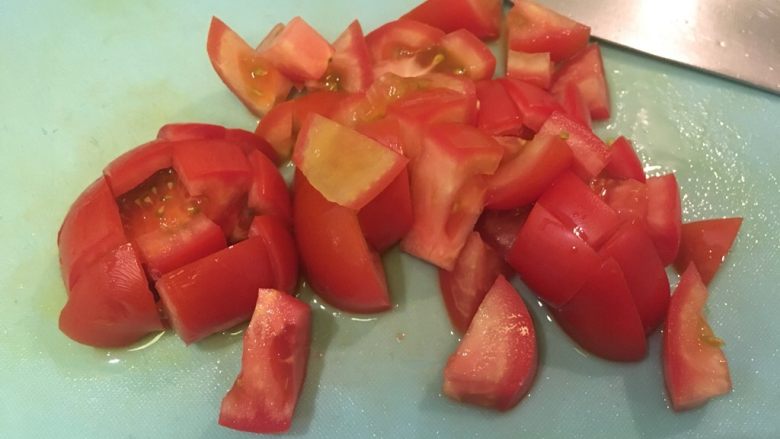 普罗旺斯风味番茄烩大虾,番茄切丁