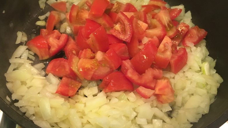 普罗旺斯风味番茄烩大虾,加入番茄丁