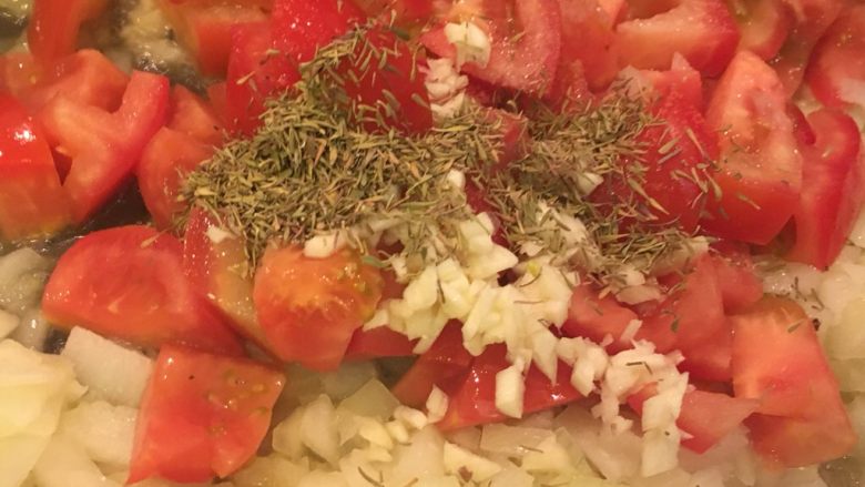 普罗旺斯风味番茄烩大虾,加入百里香