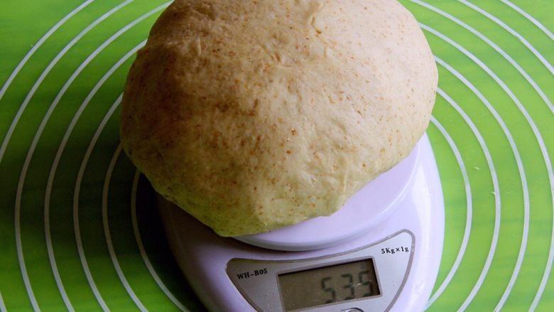 黑麦小餐包,面团总份量540克左右。