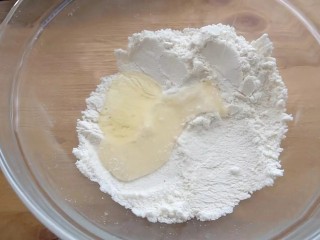 意式抹茶马卡龙,杏仁饼部分:TPT:杏仁粉和糖粉混合，过筛，加入蛋清A