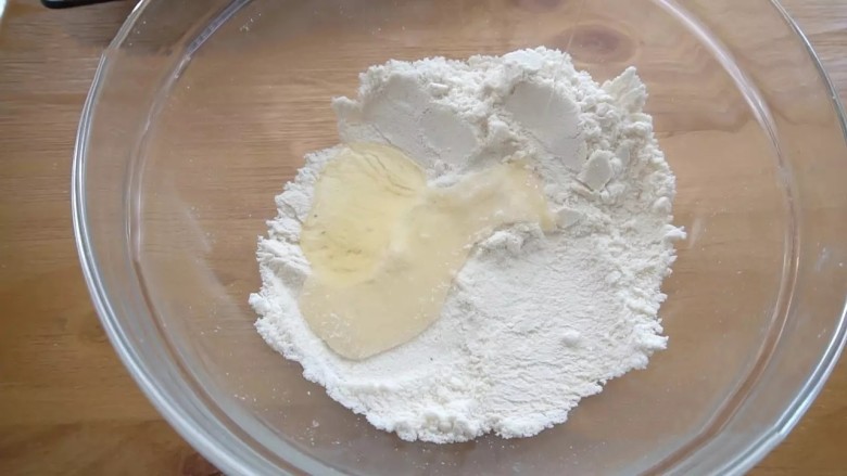 意式抹茶马卡龙,杏仁饼部分:TPT:杏仁粉和糖粉混合，过筛，加入蛋清A