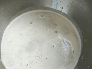 黑芝麻核桃乳,过筛以后的液体也是有泡沫的
