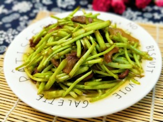 蘆蒿炒臘肉