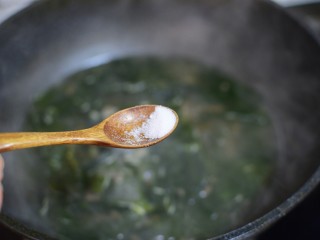 韩国海带汤,加盐，拌匀即可
