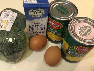 我家牛排（全餐）,青花菜玉米浓汤：青花菜、牛奶、玉米粒、玉米泥、鸡蛋