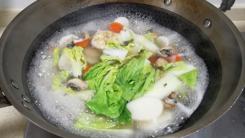 蘑菇青菜汤年糕,白菜烧熟
