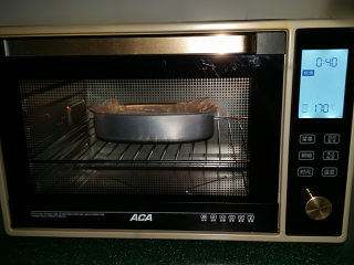 百香果磅蛋糕,送入预热好的烤箱中层：170度、上下火