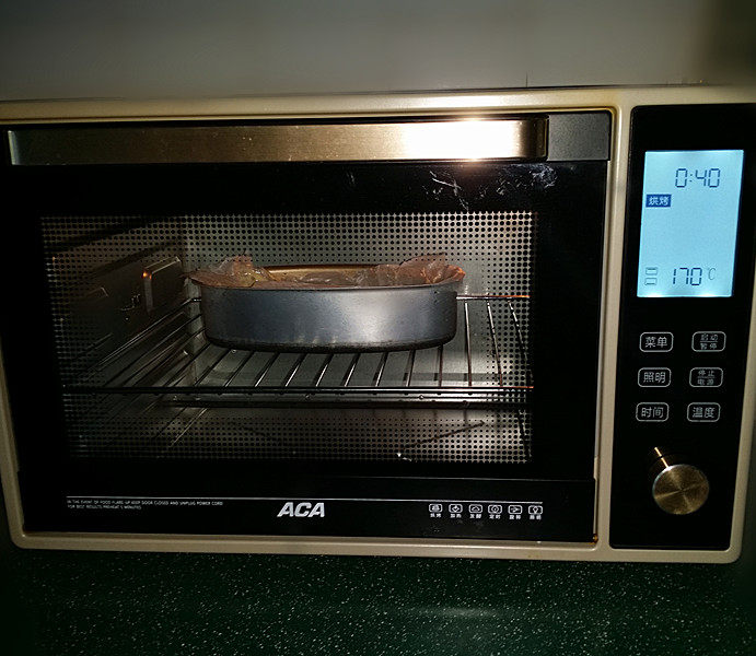 百香果磅蛋糕,送入预热好的烤箱中层：170度、上下火