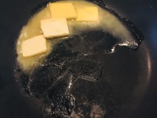 雪花酥,黄油下锅，完全融化