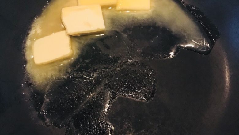 雪花酥,黄油下锅，完全融化