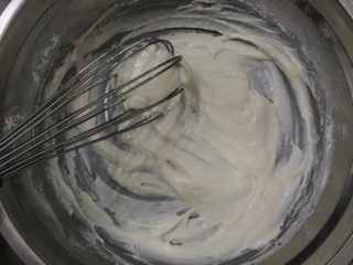 红糖戚风蛋糕卷（后蛋法）,用手动打蛋器搅拌均匀