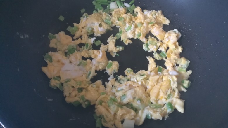 #客家美食#大禾米粄,鸡蛋成型后打散