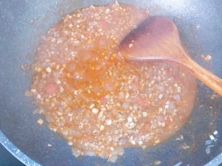 番茄蘑菇肉酱意大利面,大火煮至浓稠，没有多余水分