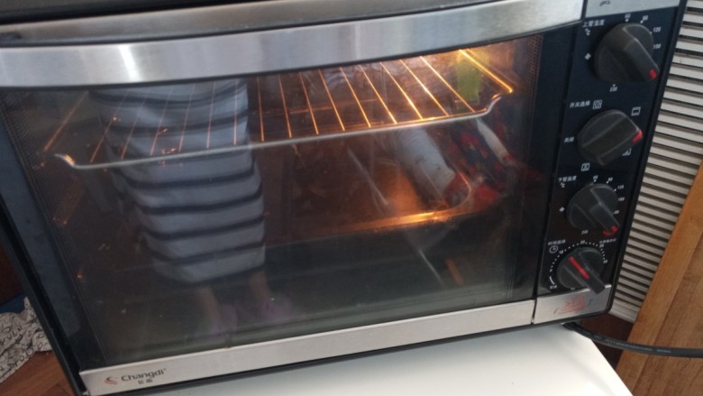 简单的生烤鸡翅,烤箱180度预热