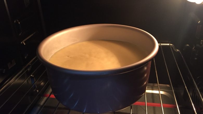 双层芝士蛋糕,烤箱预热150度烤制40分钟