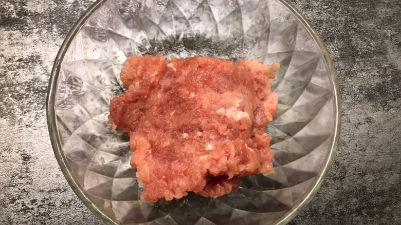 莲藕肉饼,<a style='color:red;display:inline-block;' href='/shicai/ 414'>猪肉</a>剁碎