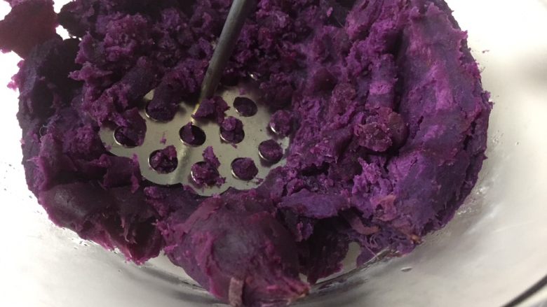 紫薯苹果球&山药🍎球,把紫薯捣成紫薯泥