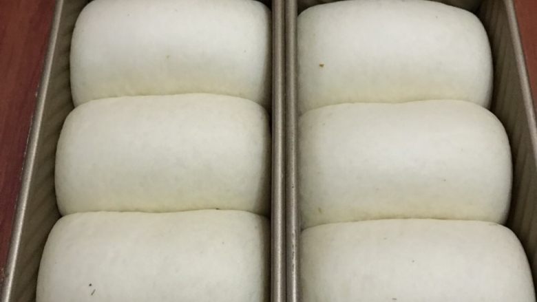 奶香葡萄干吐司
,送进发酵箱温度在34度湿度保持在80％左右，发酵8分满盖上盖子