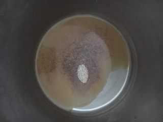 咖啡戚风,蛋糕胚里的热水泡开咖啡粉