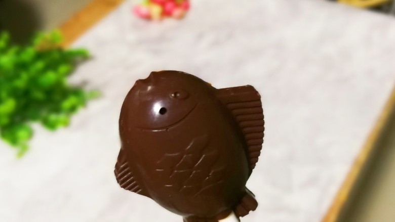 巧克力鱼棒棒糖,看看鱼头和嘴很清晰