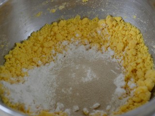 玉米面窝窝头,加2克酵母粉。