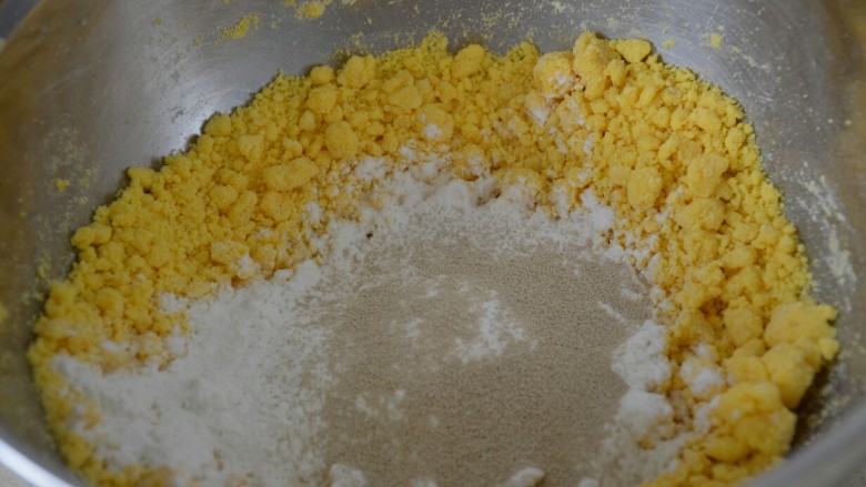 玉米面窝窝头,加2克酵母粉。