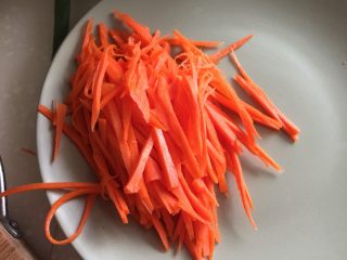 吉祥蔬菜三宝➕炝拌三彩白菜丝,胡萝卜切细丝