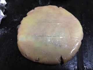 彩色椰蓉豆沙酥饼,刷蛋液