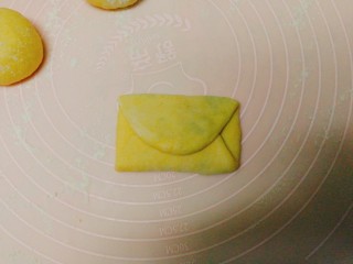 早餐+南瓜葱香发面饼,折三折